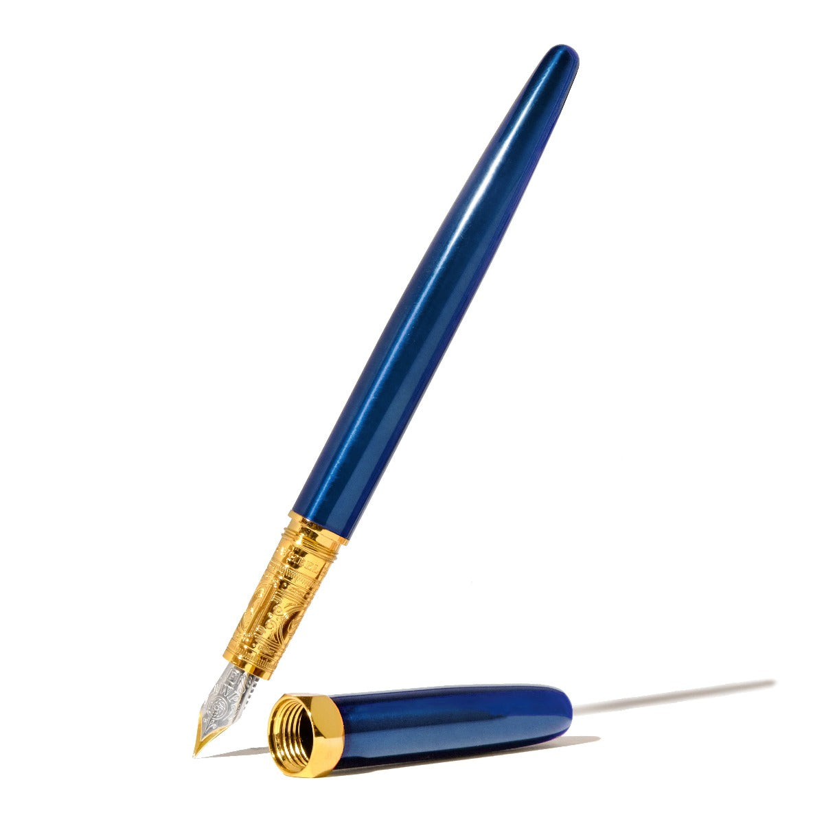 Emerald green fountain pen featuring a glossy lacquer finish against white background.. Wordkind.
